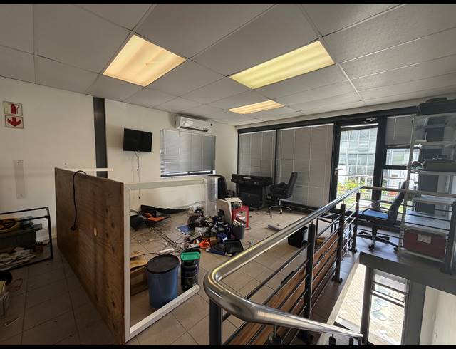 348M² WAREHOUSE TO LET IN FIRGROVE